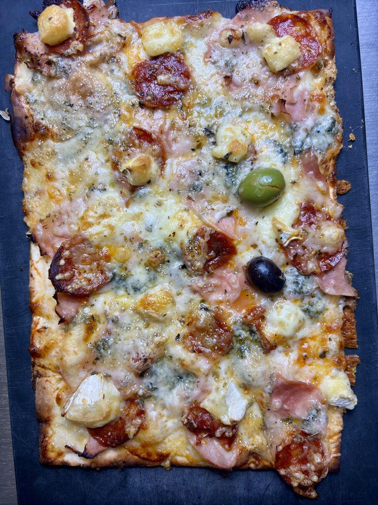 DEGENERATTA (jamón, chorizo, gruyere, camembert, roquefort)